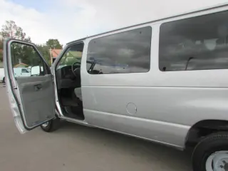 2006 Ford E-Series E-350 SD Chateau