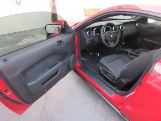 2005 Ford Mustang V6 Deluxe