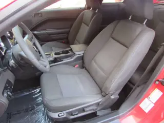 2005 Ford Mustang V6 Deluxe