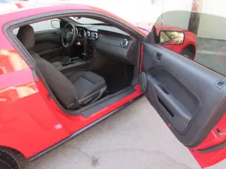 2005 Ford Mustang V6 Deluxe