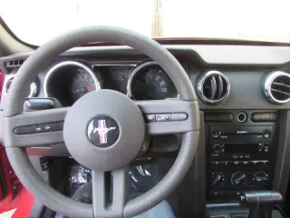 2005 Ford Mustang V6 Deluxe