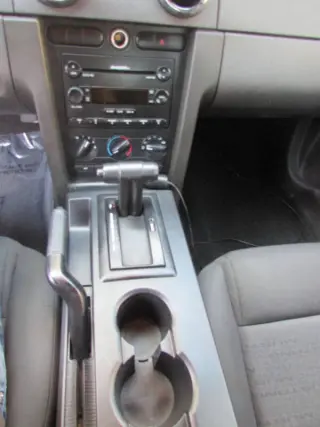 2005 Ford Mustang V6 Deluxe