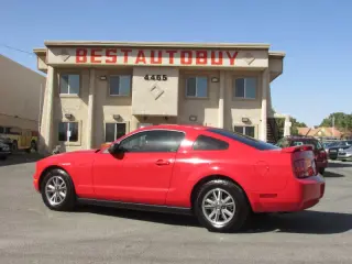 2005 Ford Mustang V6 Deluxe