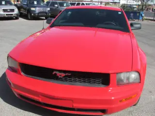 2005 Ford Mustang V6 Deluxe