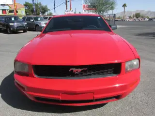 2005 Ford Mustang V6 Deluxe