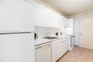 Propiedad en alquiler con 0 habitaciones y 1 baño en Miami Beach