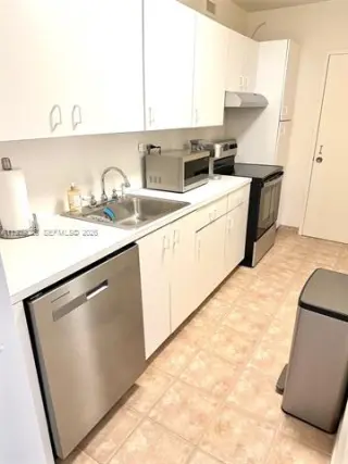 Propiedad en alquiler con 0 habitaciones y 1 baño en Miami Beach