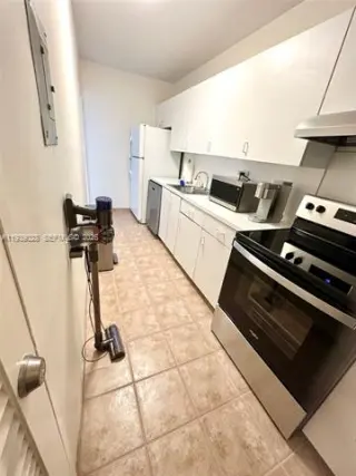 Propiedad en alquiler con 0 habitaciones y 1 baño en Miami Beach