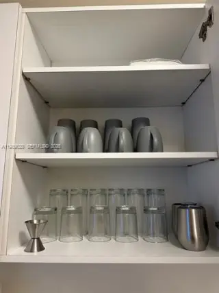 Propiedad en alquiler con 0 habitaciones y 1 baño en Miami Beach