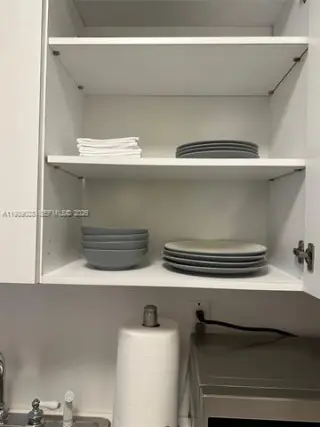 Propiedad en alquiler con 0 habitaciones y 1 baño en Miami Beach