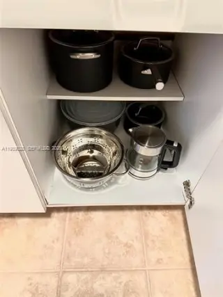 Propiedad en alquiler con 0 habitaciones y 1 baño en Miami Beach
