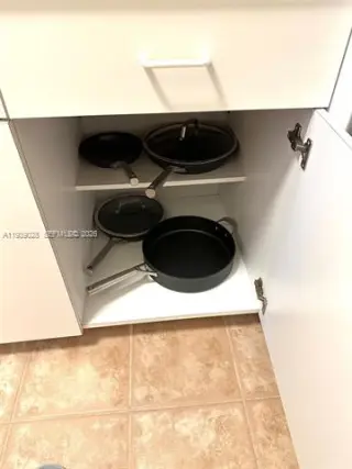 Propiedad en alquiler con 0 habitaciones y 1 baño en Miami Beach