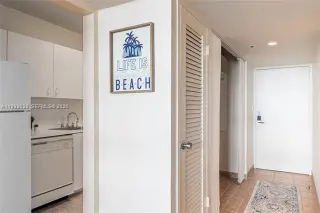 Propiedad en alquiler con 0 habitaciones y 1 baño en Miami Beach