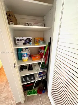Propiedad en alquiler con 0 habitaciones y 1 baño en Miami Beach
