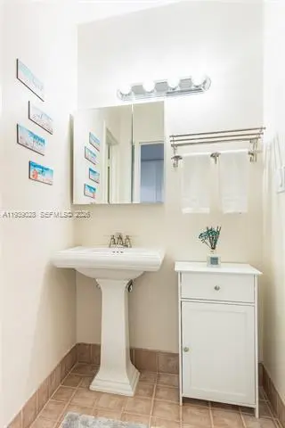 Propiedad en alquiler con 0 habitaciones y 1 baño en Miami Beach