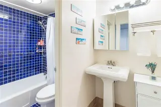 Propiedad en alquiler con 0 habitaciones y 1 baño en Miami Beach