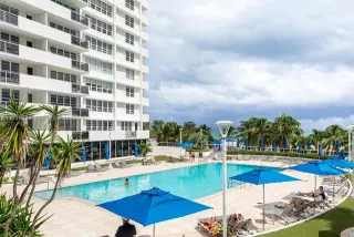 Propiedad en alquiler con 0 habitaciones y 1 baño en Miami Beach