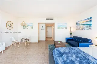 Propiedad en alquiler con 0 habitaciones y 1 baño en Miami Beach