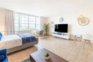 Propiedad en alquiler con 0 habitaciones y 1 baño en Miami Beach