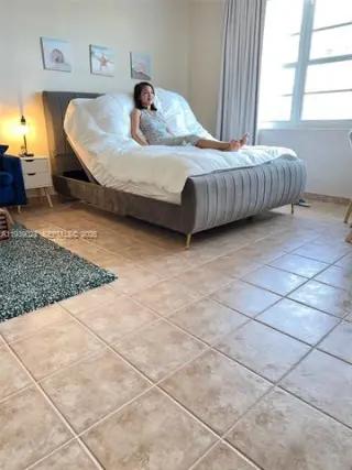 Propiedad en alquiler con 0 habitaciones y 1 baño en Miami Beach