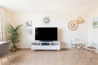 Propiedad en alquiler con 0 habitaciones y 1 baño en Miami Beach