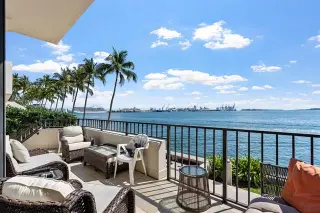 Propiedad en alquiler con 2 habitaciones y 2.5 baños en Miami