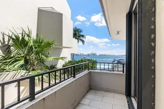 Propiedad en alquiler con 2 habitaciones y 2.5 baños en Miami