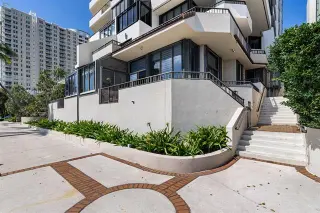 Propiedad en alquiler con 2 habitaciones y 2.5 baños en Miami