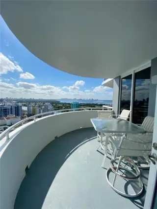Propiedad en alquiler con 3 habitaciones y 2.5 baños en Miami Beach