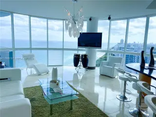 Propiedad en alquiler con 3 habitaciones y 2.5 baños en Miami Beach
