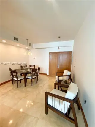 Propiedad en alquiler con 3 habitaciones y 2.5 baños en Miami Beach