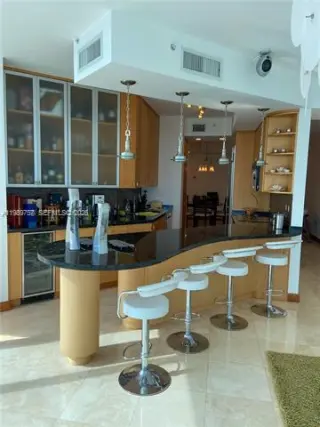 Propiedad en alquiler con 3 habitaciones y 2.5 baños en Miami Beach