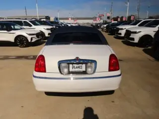 Lincoln Town Car 2000 Signature 4dr Sedan