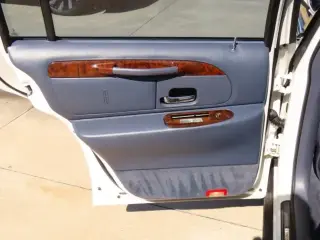 Lincoln Town Car 2000 Signature 4dr Sedan
