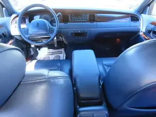 Lincoln Town Car 2000 Signature 4dr Sedan