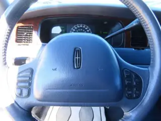 Lincoln Town Car 2000 Signature 4dr Sedan