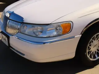 Lincoln Town Car 2000 Signature 4dr Sedan