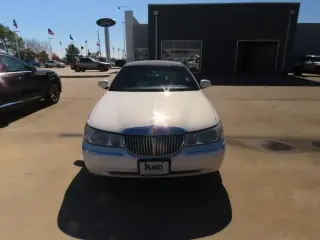 Lincoln Town Car 2000 Signature 4dr Sedan