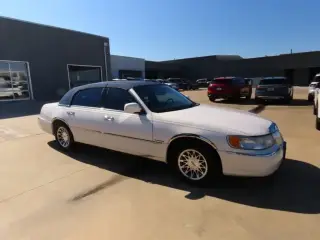 Lincoln Town Car 2000 Signature 4dr Sedan