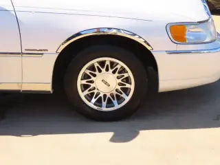 Lincoln Town Car 2000 Signature 4dr Sedan