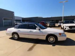 Lincoln Town Car 2000 Signature 4dr Sedan