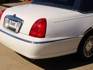 Lincoln Town Car 2000 Signature 4dr Sedan