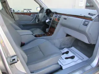 2001 Mercedes-Benz E-Class E 320