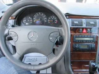 2001 Mercedes-Benz E-Class E 320