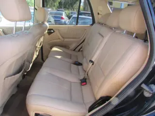 2000 Mercedes-Benz M-Class ML 320