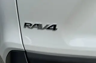 Toyota RAV4 2024 XLE Premium 4dr SUV