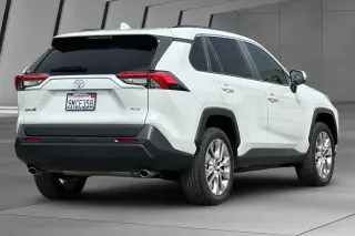 Toyota RAV4 2024 XLE Premium 4dr SUV