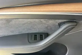 Tesla Model Y 2023 AWD Performance 4dr Crossover