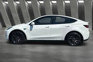 Tesla Model Y 2023 AWD Performance 4dr Crossover