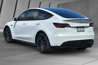 Tesla Model Y 2023 AWD Performance 4dr Crossover
